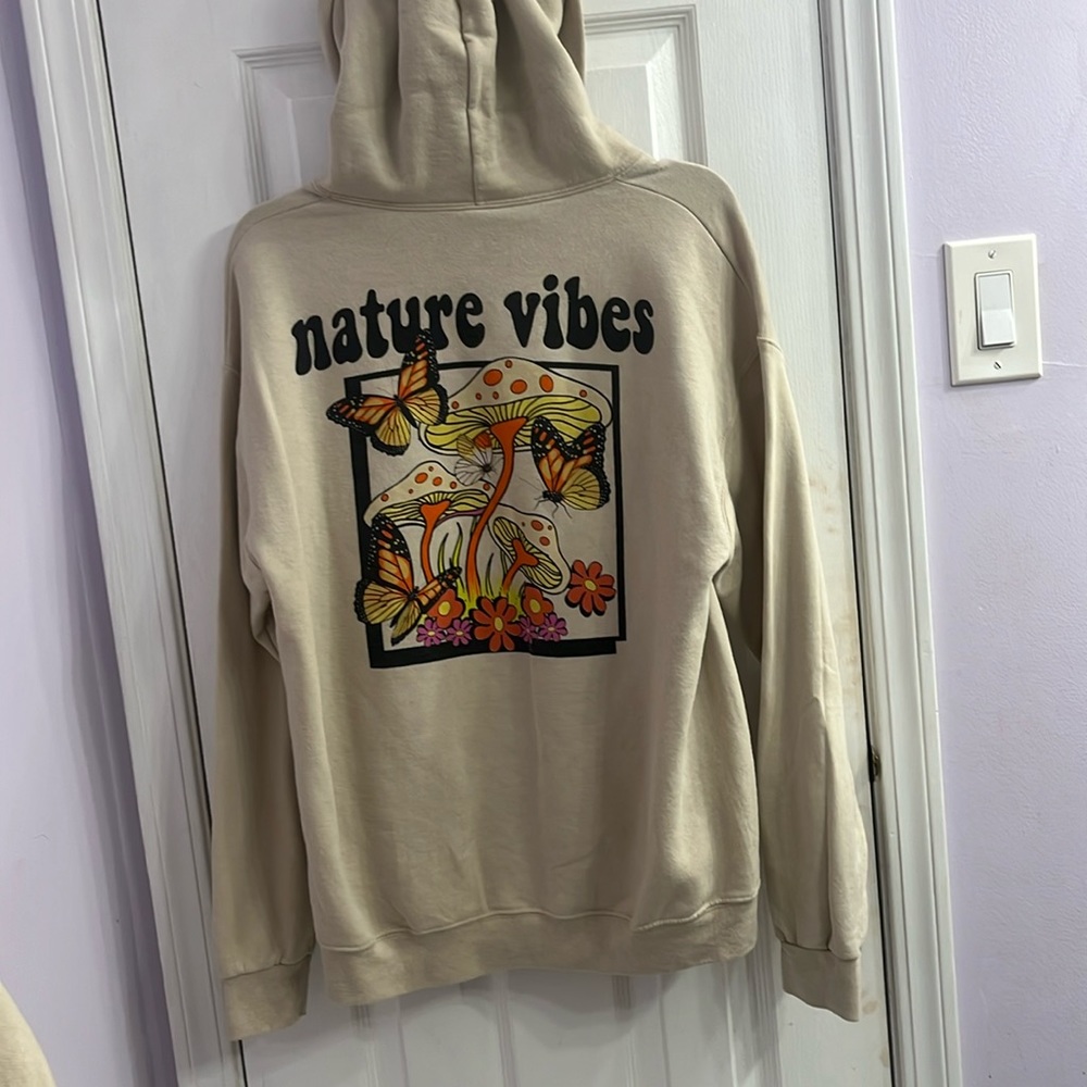 Bowery Butterfly and flowers "Nature Vibes" hoodie tan size medium